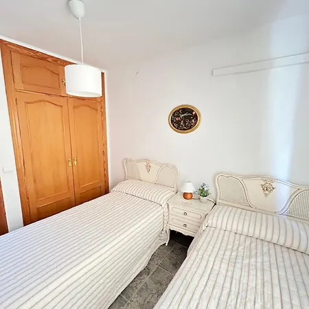 3 Bedroom And Free Parking - 600m From The Beach Fuengirola