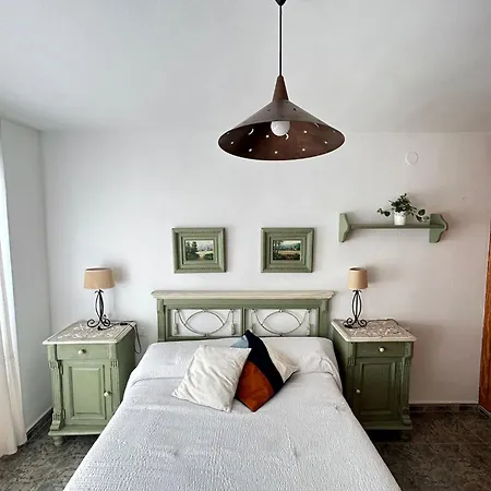 3 Bedroom And Free Parking - 600m From The Beach Apartment Fuengirola