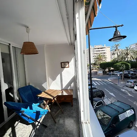 3 Bedroom And Free Parking - 600m From The Beach
