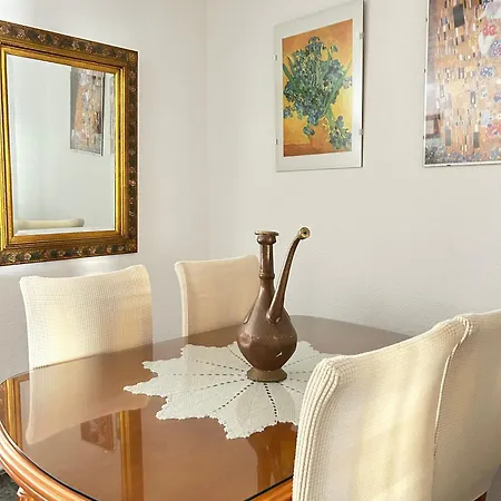 3 Bedroom And Free Parking - 600m From The Beach Fuengirola