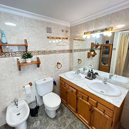 3 Bedroom And Free Parking - 600m From The Beach Apartment Fuengirola