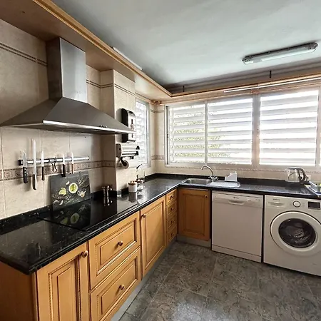 3 Bedroom And Free Parking - 600m From The Beach Fuengirola